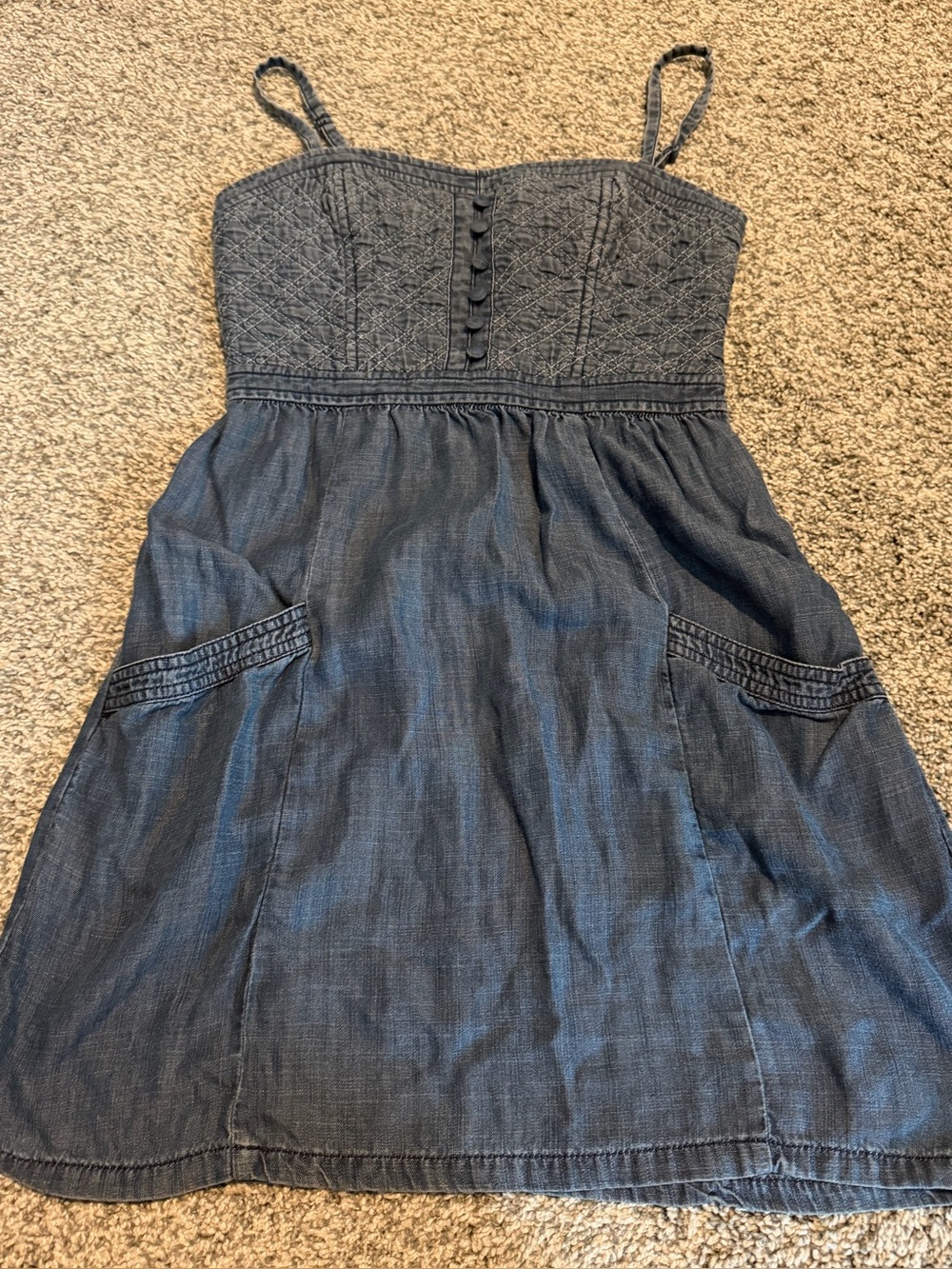 RARE 2013 American Eagle Outfitters Denim Chambray Smocked Sundress Blue Size 4